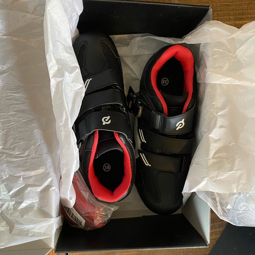 Peloton shoes size 7 never worn